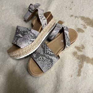 Soda platform sandal